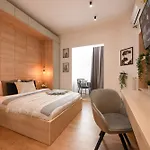 Comfy 1br With Balcony In 아파트 *
