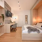 Comfy 1br With Balcony In 아파트 *