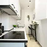 Comfy 1br With Balcony In 부쿠레슈티