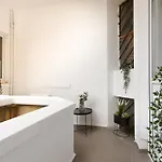 Comfy 1br With Balcony In * 부쿠레슈티