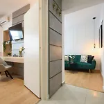 Comfy 1br With Balcony In 아파트