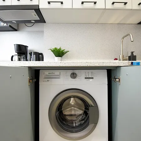 아파트 Comfy 1br With Balcony In *