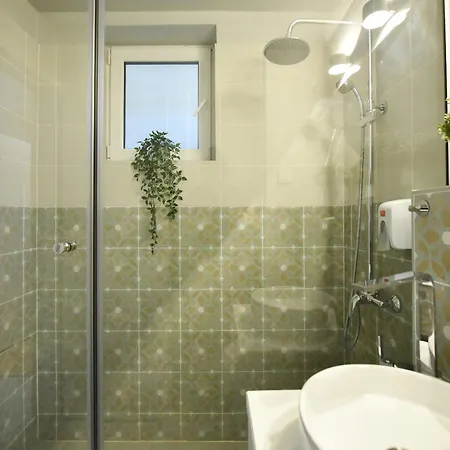 Comfy 1br With Balcony In Διαμέρισμα