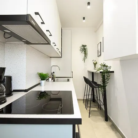 Comfy 1br With Balcony In Βουκουρέστι