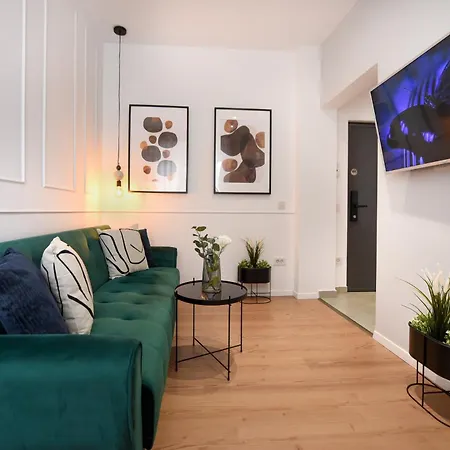 Comfy 1br With Balcony In *