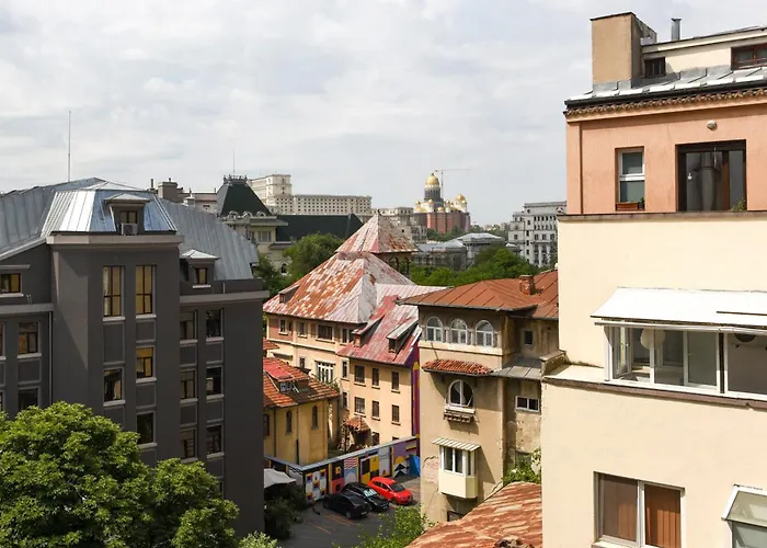 Comfy 1br With Balcony In *