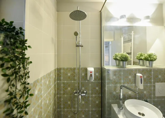 Comfy 1br With Balcony In * Bukarest