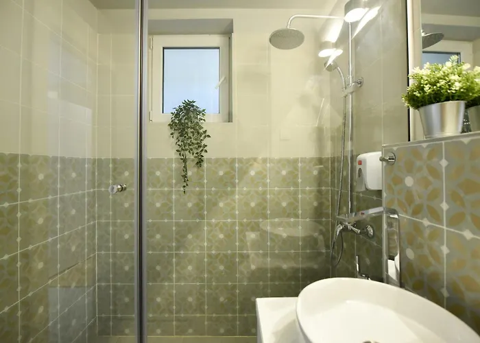 Comfy 1br With Balcony In Διαμέρισμα
