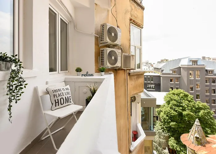 Apartment Comfy 1br With Balcony In *