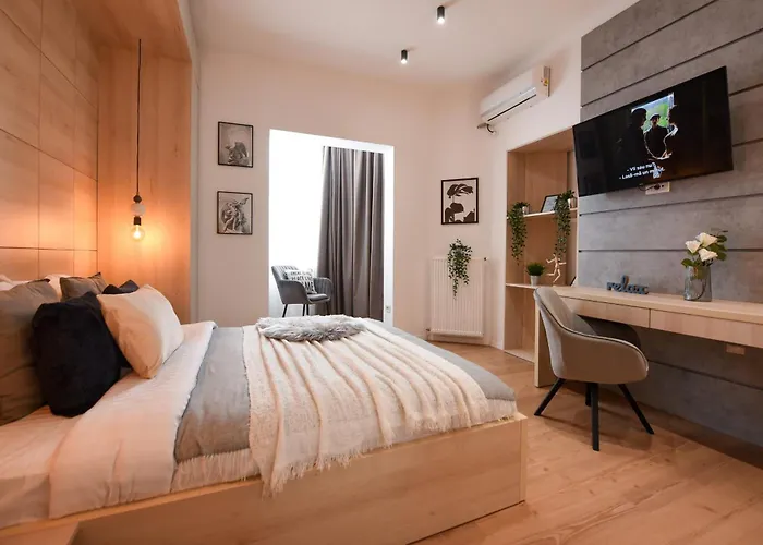 Comfy 1br With Balcony In *