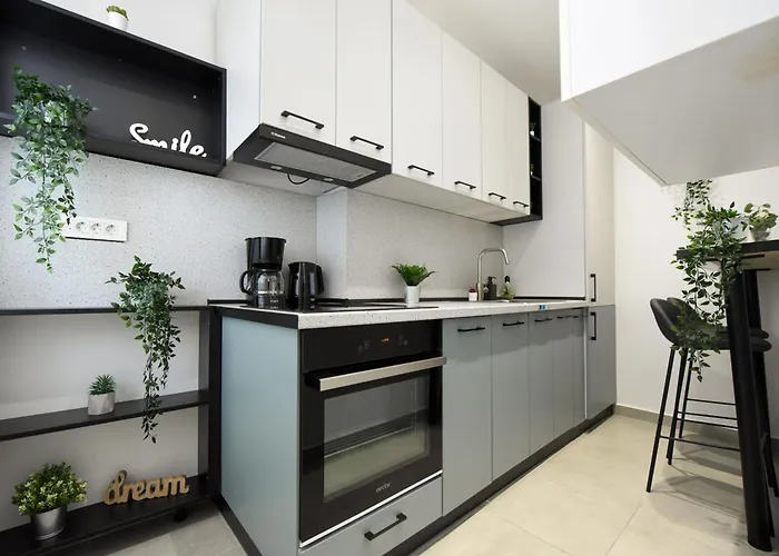 Comfy 1br With Balcony In Βουκουρέστι
