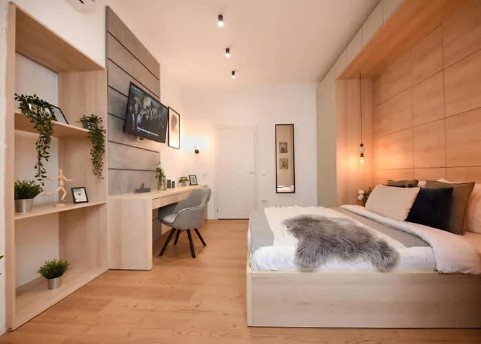 Comfy 1br With Balcony In Apartment *