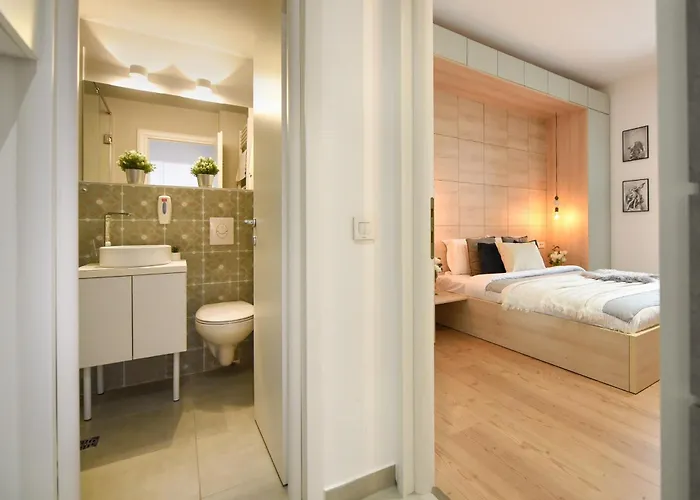 Comfy 1br With Balcony In *