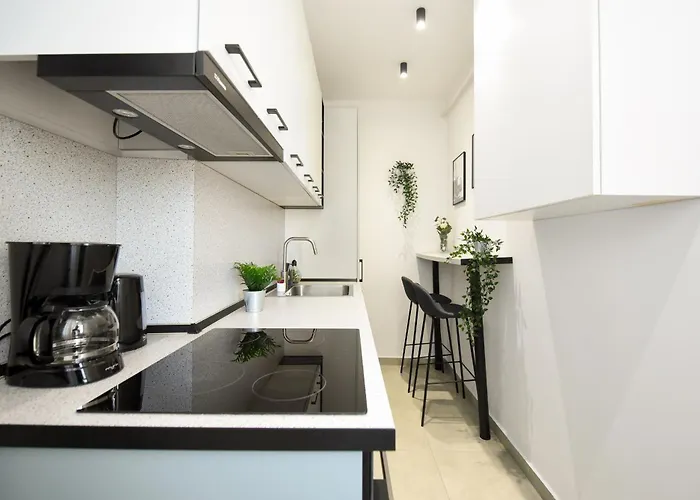 Comfy 1br With Balcony In Βουκουρέστι