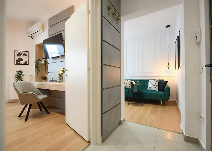 Comfy 1br With Balcony In Διαμέρισμα