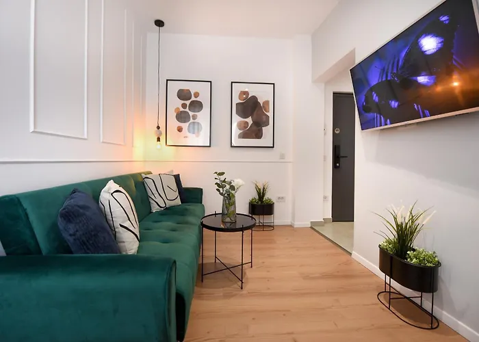 Comfy 1br With Balcony In *