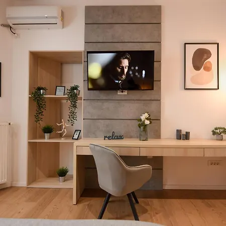 Comfy 1br With Balcony In Апартаменты