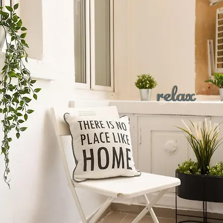 Апартаменты Comfy 1br With Balcony In *