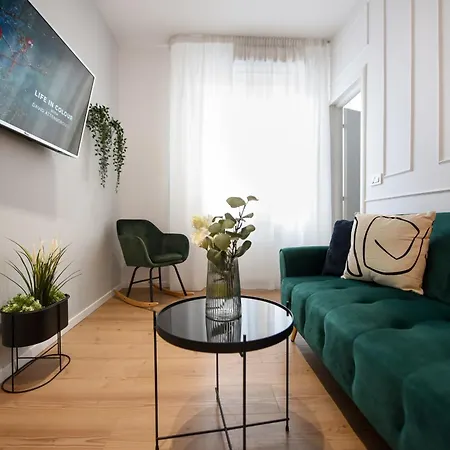 Апартаменты Comfy 1br With Balcony In